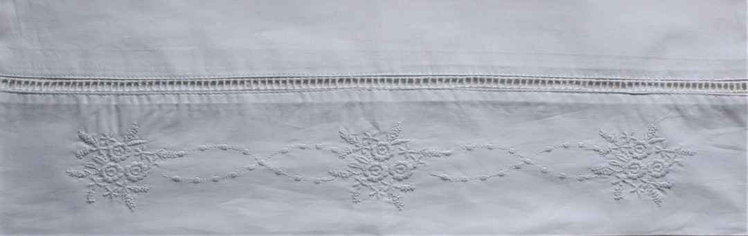 Daisy Chain White 100% cotton pillowcase pairs. Alice & Lily brand. Code: EPC-DAI/CH/WHI. image 0